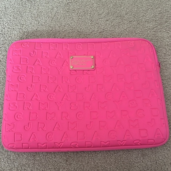 “Marc Jacob’s- Pink Laptop Case” - Picture 1 of 12